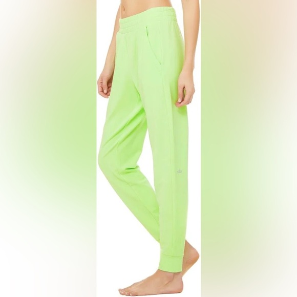 Alo Yoga Women's Unwind Sweatpants in neon lime | size Small - Picture 8 of 10